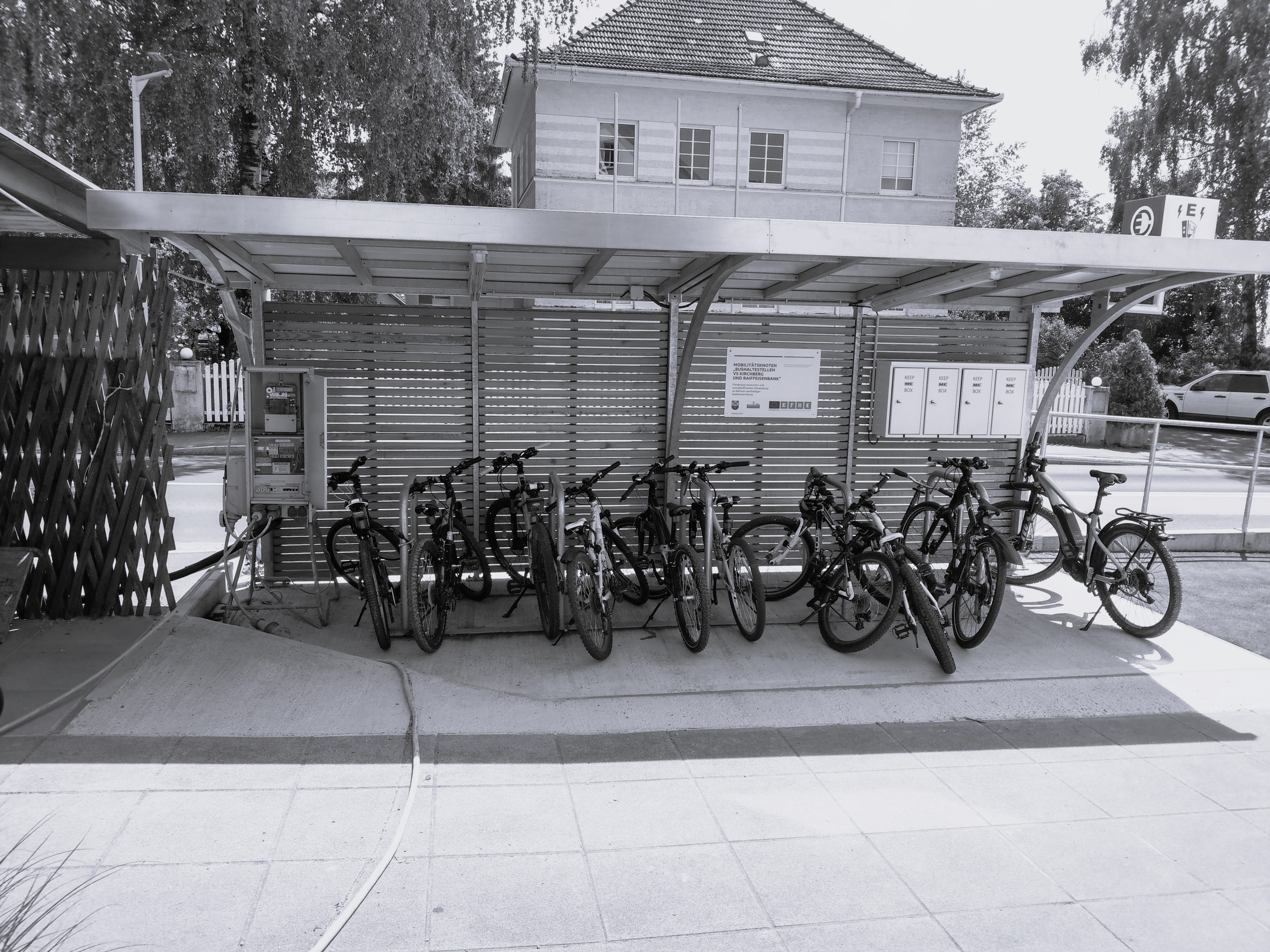 Diverse Fahrradüberdachungen